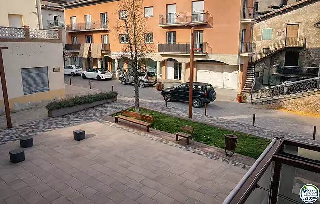 &Agrave;mplia casa de poble amb garatge, ascensor, 4 habitacions
