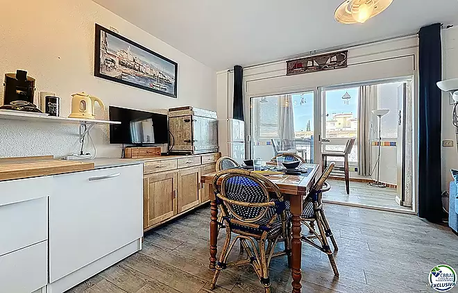 Apartament reformat amb terrassa i pàrquing – Roses Santa Margarida