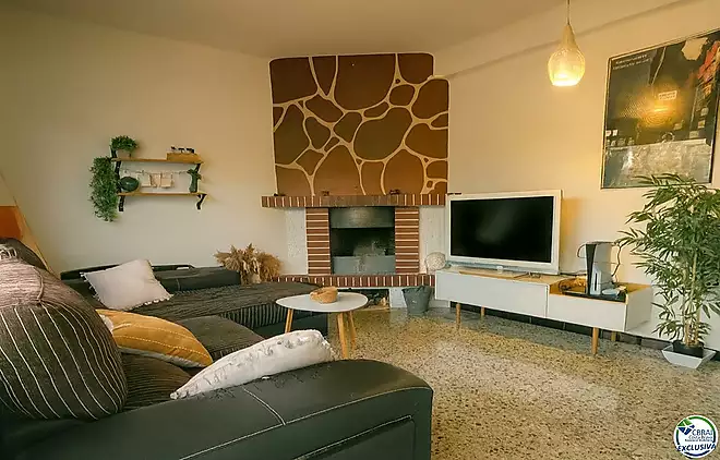 Casa amb encant i gran potencial a Llançà. Llicència turística