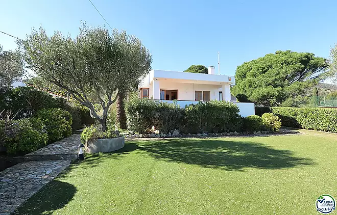 Casa amb vistes al mar a Cap de Vol – Exclusivitat i encant a El Port de la Selva