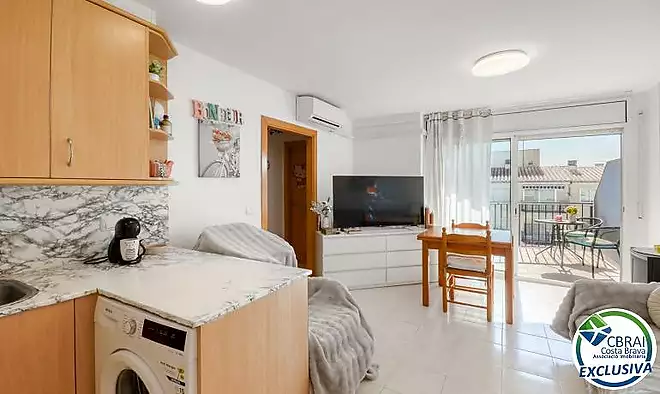 Bonic apartament a nom&eacute;s 100 metres del mar a la zona de Salata