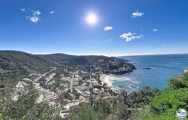 Terreny excepcional amb vista panoràmica sobre la badia de Canyelles