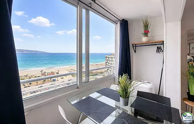 Estudi tipus cabina amb vista al mar i LLICÈNCIA TURÍSTICA.
