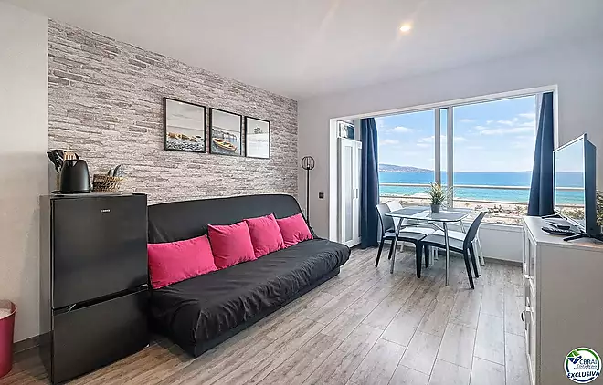 Estudi tipus cabina amb vista al mar i LLICÈNCIA TURÍSTICA.