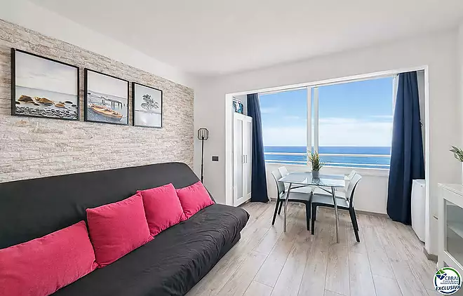 Estudi tipus cabina amb vista al mar i LLICÈNCIA TURÍSTICA.