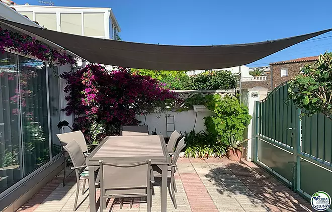 Bonica casa de 3 dormitoris amb jardí a Santa Margarita-Roses
