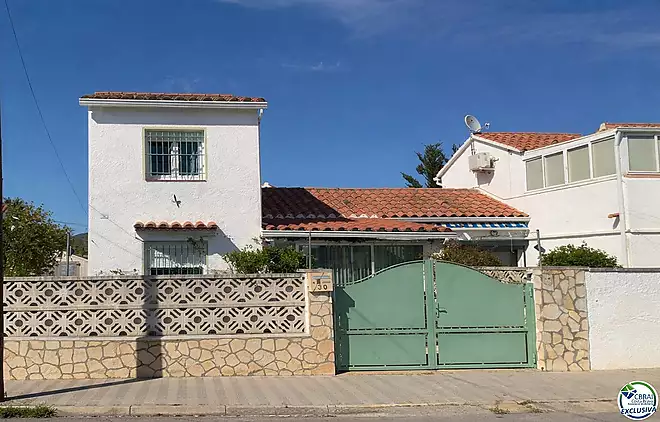 Bonica casa de 3 dormitoris amb jardí a Santa Margarita-Roses