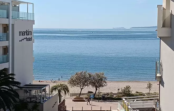 MAGNÍFIC APARTAMENT AMB VISTA AL MAR EN ROSES SALATAR amb llicència turística