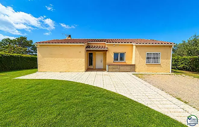 Encantadora casa a 4 vents amb gran parcel·la i vistes al Montgrí a Torre Gran (L’Estartit)