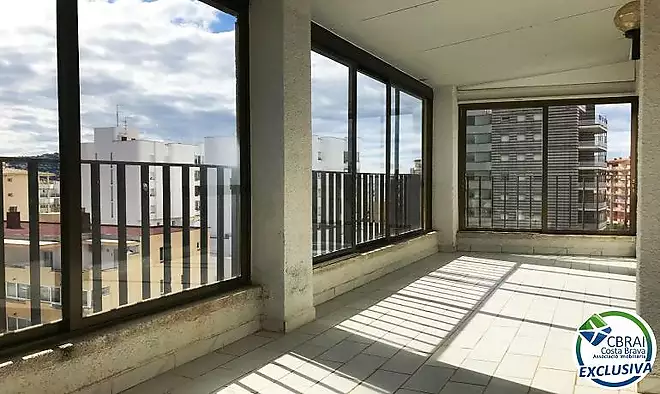 Àtic amb àmplia terrassa en venda a Santa Margarita, Roses