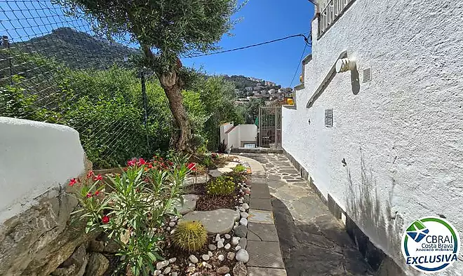 Gran apartament de 3 dormitoris amb boniques vistes a la muntanya a minuts de la platja.