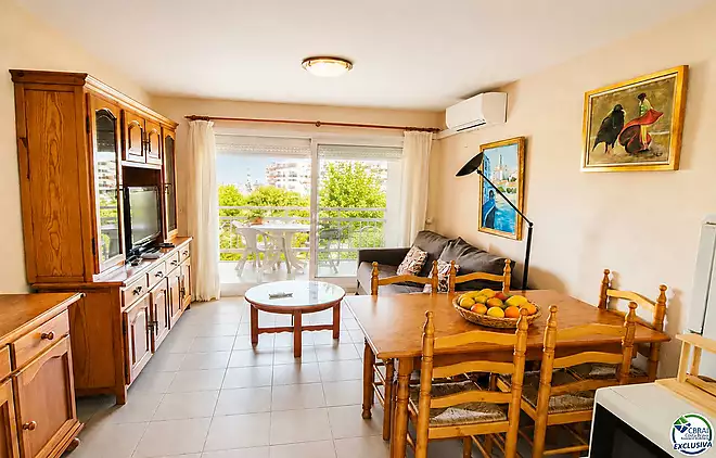 Apartament de 2 habitacions dobles, ubicat a la bonica zona del Port Pesquer de Roses.
