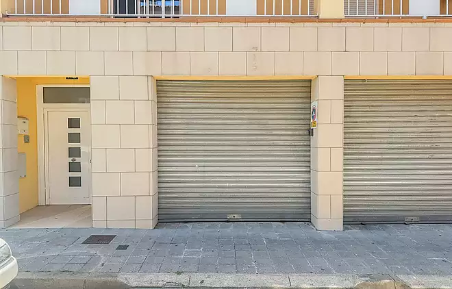 Garatge tancat al cor de Roses