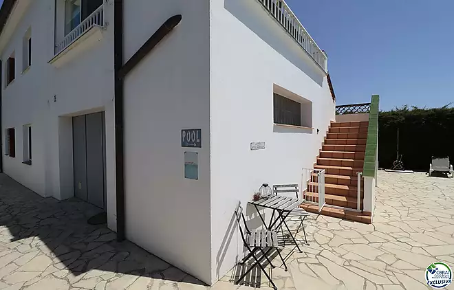 Casa molt cuidada i molt ben situada a la Garriga a Roses