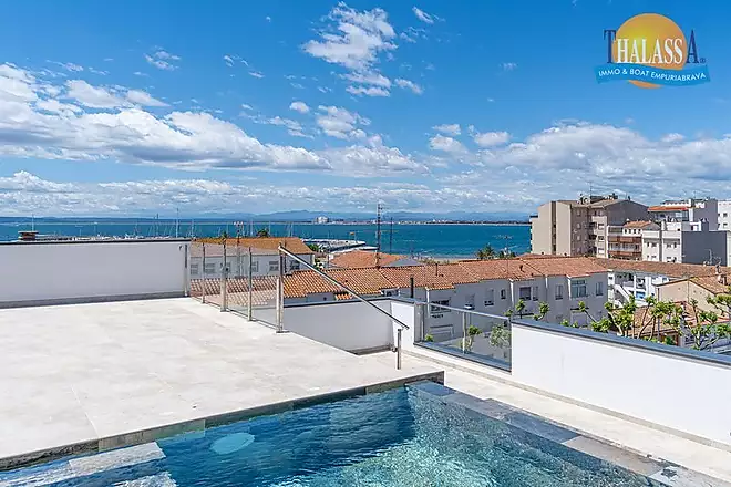 Obra nova al centre de Roses a 200 m del mar