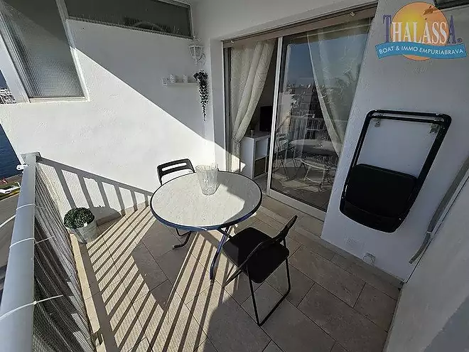 Studio with canal views, near shops and the beach