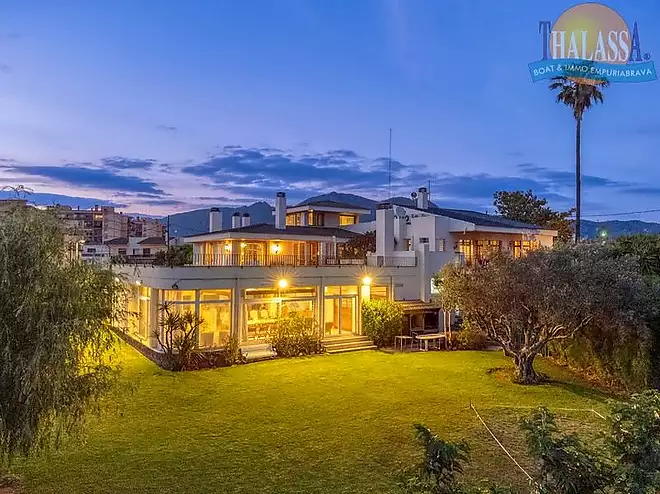 Casa de luxe a Roses a prop de la platja