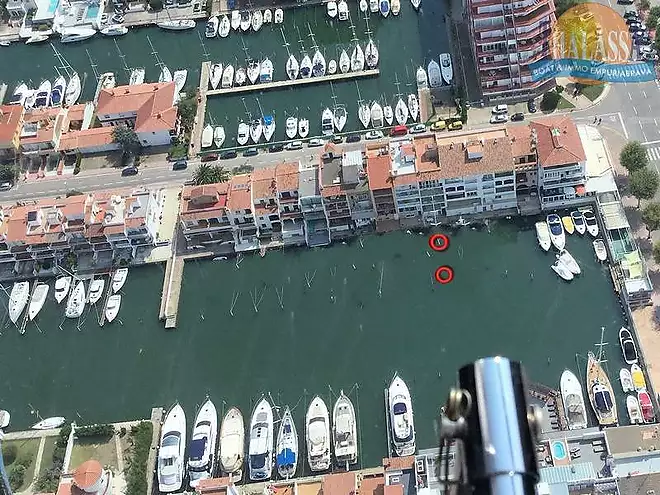 20m mooring in the center with boxroom - Salins area