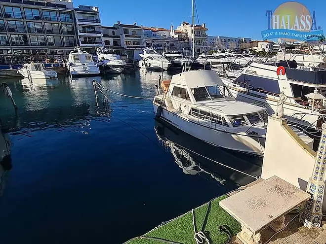 20m mooring in the center with boxroom - Salins area