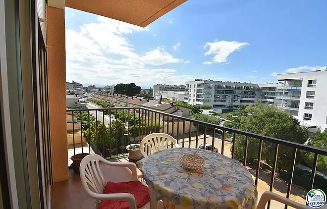 Apartament amb piscina i aparcament a Santa Margarida, Roses