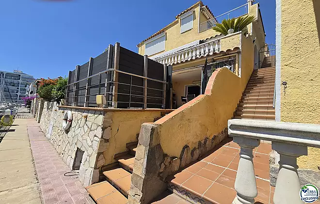 Gran amarratge de 14x3,70 m abans dels ponts amb apartament i p&agrave;rquing