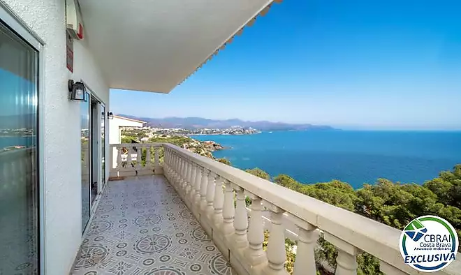 Exclusiva vila amb espectaculars vistes panoràmiques al mar a El Port de la Selva
