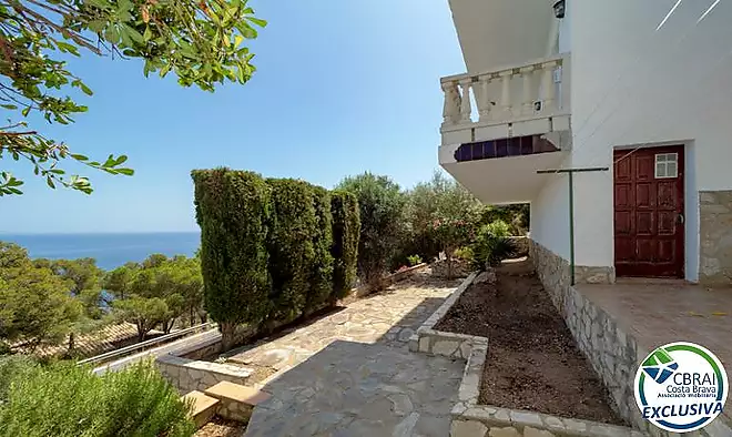 Exclusiva vila amb espectaculars vistes panoràmiques al mar a El Port de la Selva